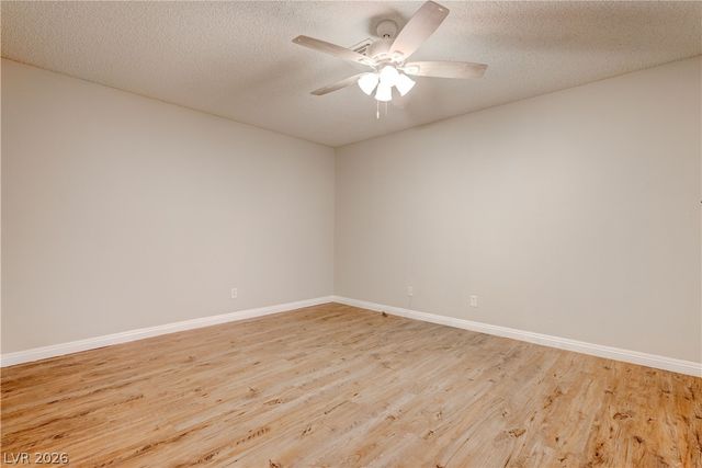 2204 Plaza Del Robles, Las Vegas, NV 89102