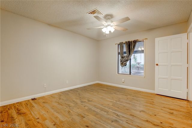 2204 Plaza Del Robles, Las Vegas, NV 89102