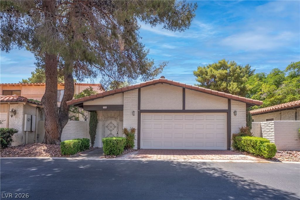2204 Plaza Del Robles, Las Vegas, NV 89102