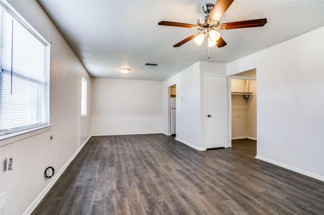 105 Peach Street A, Crowley, TX 76036