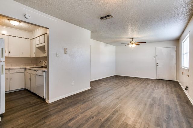 105 Peach Street A, Crowley, TX 76036