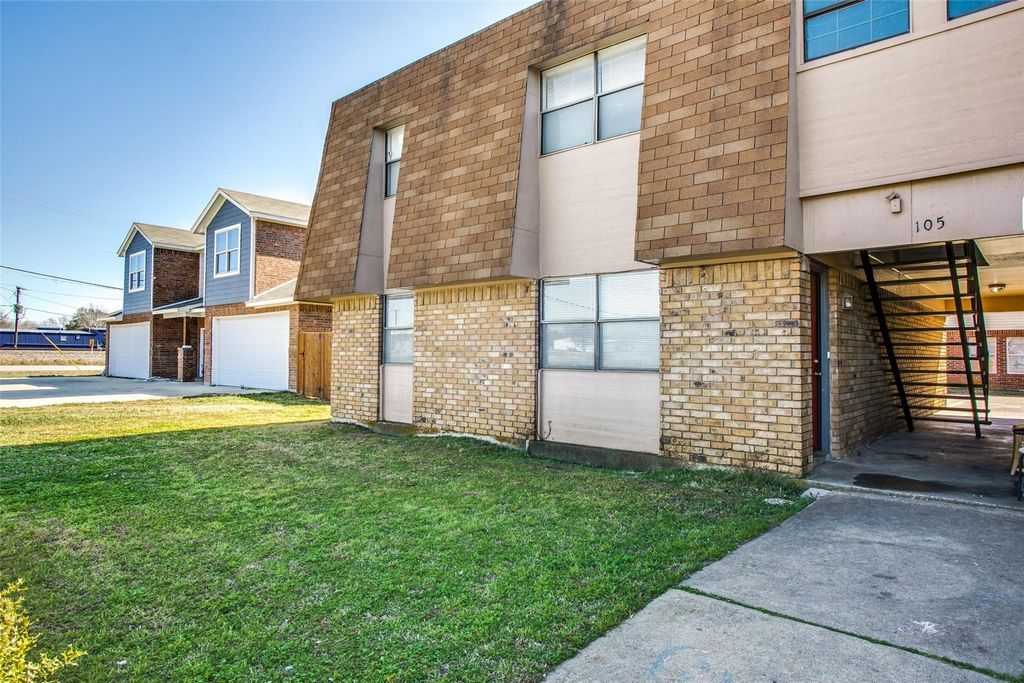 105 Peach Street A, Crowley, TX 76036