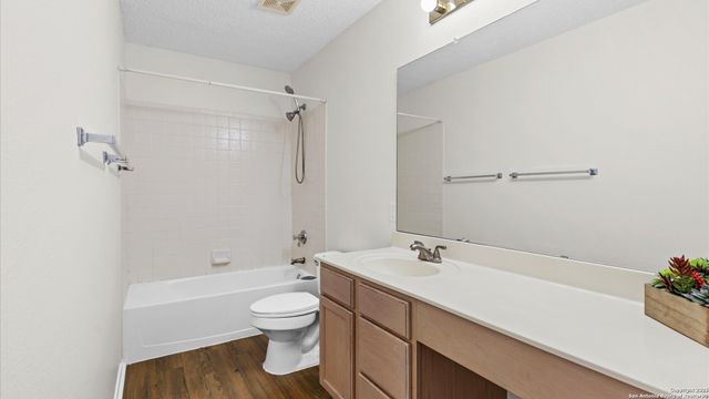 8523 Park Olympia, Universal City, TX 78148