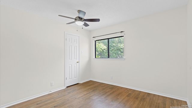 8523 Park Olympia, Universal City, TX 78148