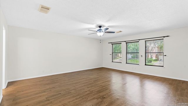 8523 Park Olympia, Universal City, TX 78148