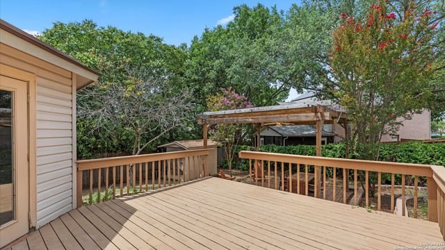 8523 Park Olympia, Universal City, TX 78148