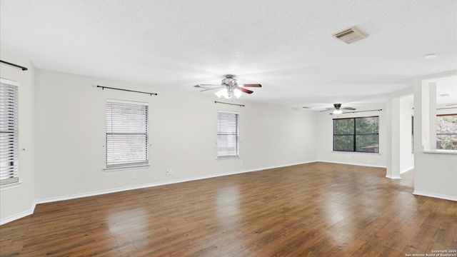 8523 Park Olympia, Universal City, TX 78148