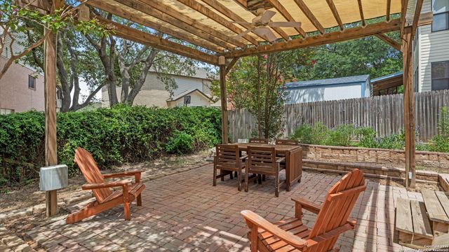 8523 Park Olympia, Universal City, TX 78148