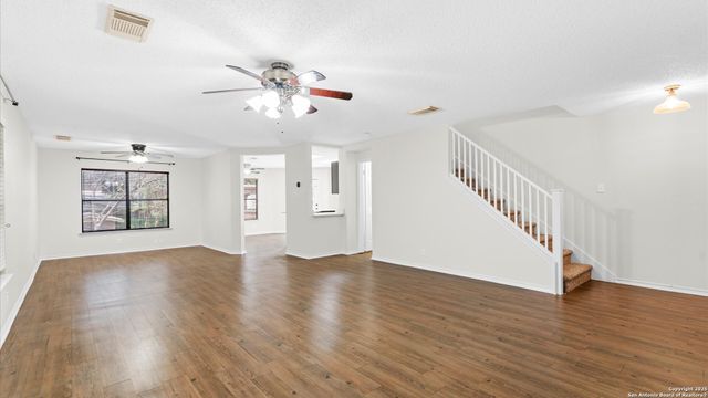 8523 Park Olympia, Universal City, TX 78148
