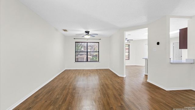 8523 Park Olympia, Universal City, TX 78148