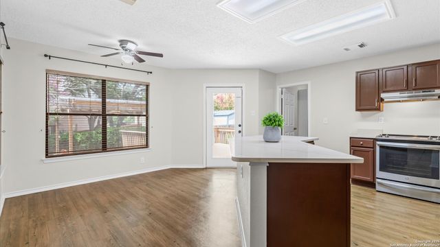 8523 Park Olympia, Universal City, TX 78148