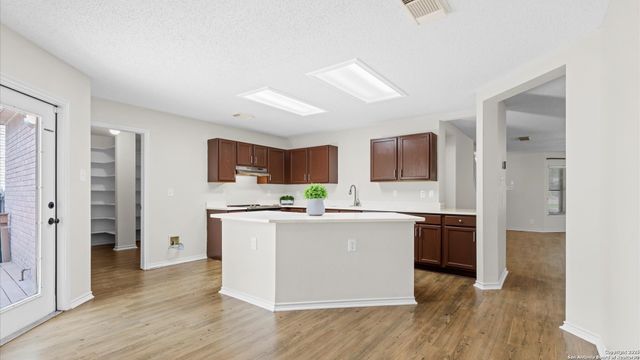 8523 Park Olympia, Universal City, TX 78148