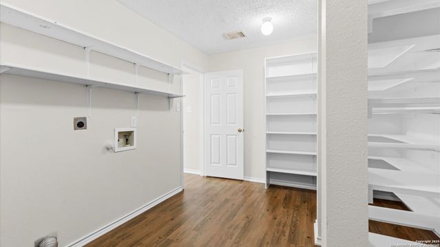 8523 Park Olympia, Universal City, TX 78148