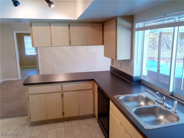 1405 SE 34th TER, Cape Coral, FL 33904