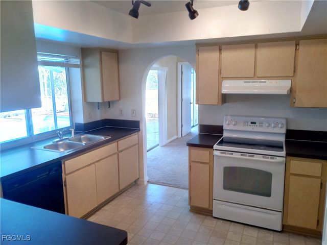 1405 SE 34th TER, Cape Coral, FL 33904