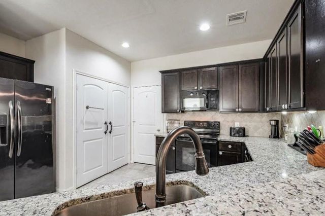 901 Jefferson Avenue, Cleveland, TX 77327