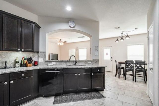 901 Jefferson Avenue, Cleveland, TX 77327