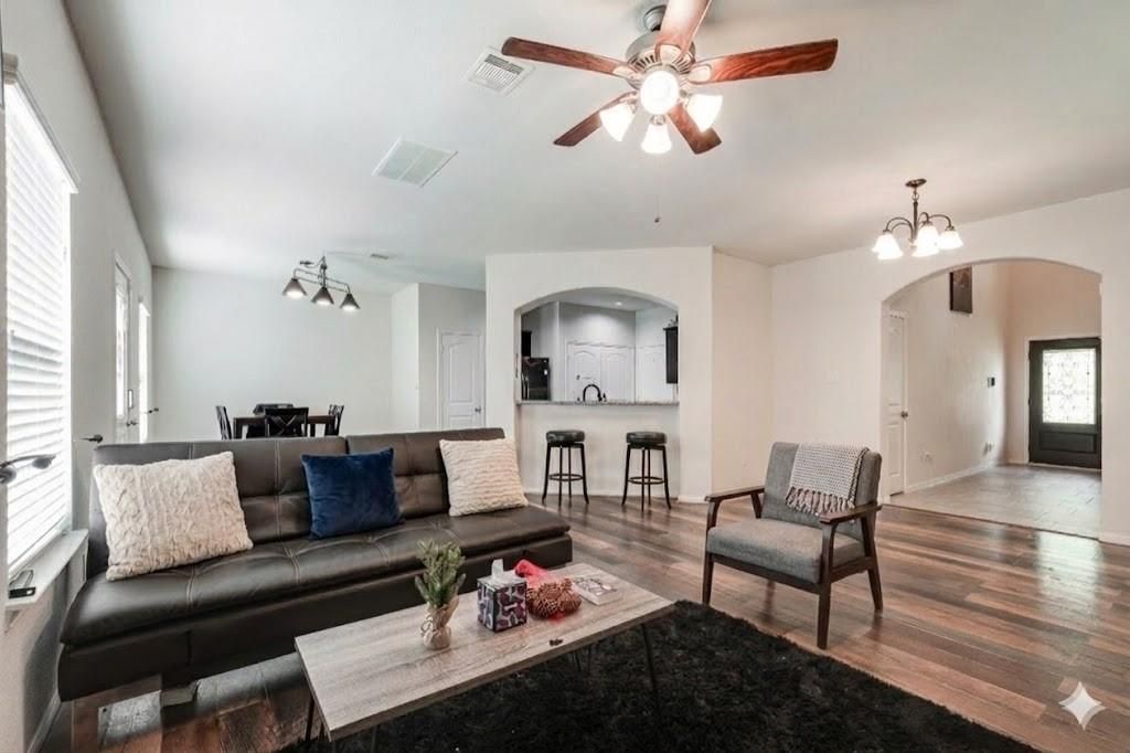 901 Jefferson Avenue, Cleveland, TX 77327