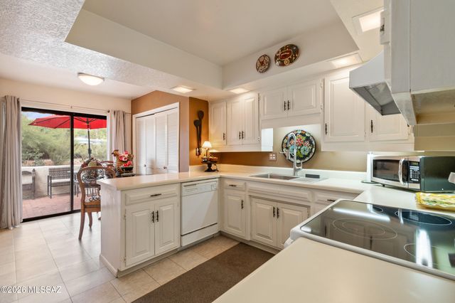 7568 N Palm Circle, Tucson, AZ 85704