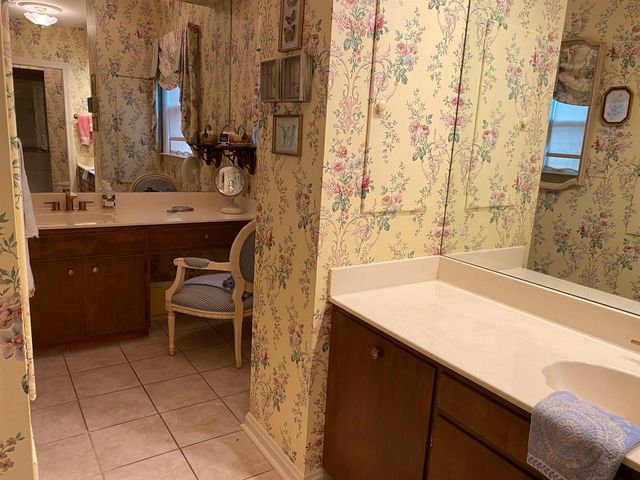 229 Spring Dr, Huntington, WV 25701