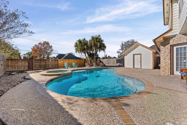 1802 Wynforest Drive, Deer Park, TX 77536