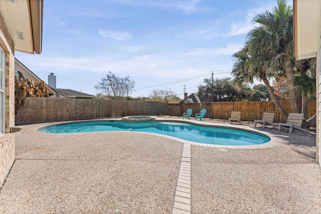 1802 Wynforest Drive, Deer Park, TX 77536