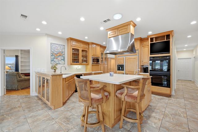 143 Blackfoot Trail, Lake Kiowa, TX 76240