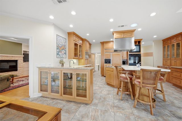 143 Blackfoot Trail, Lake Kiowa, TX 76240