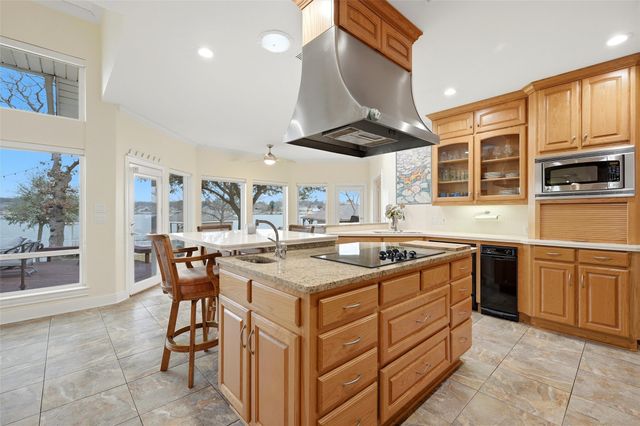 143 Blackfoot Trail, Lake Kiowa, TX 76240