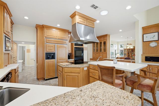 143 Blackfoot Trail, Lake Kiowa, TX 76240