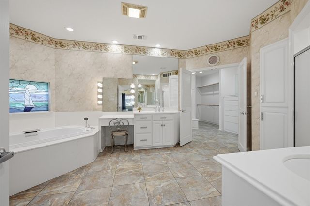 143 Blackfoot Trail, Lake Kiowa, TX 76240