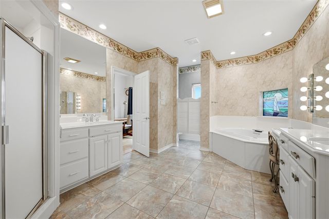 143 Blackfoot Trail, Lake Kiowa, TX 76240