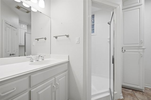 143 Blackfoot Trail, Lake Kiowa, TX 76240