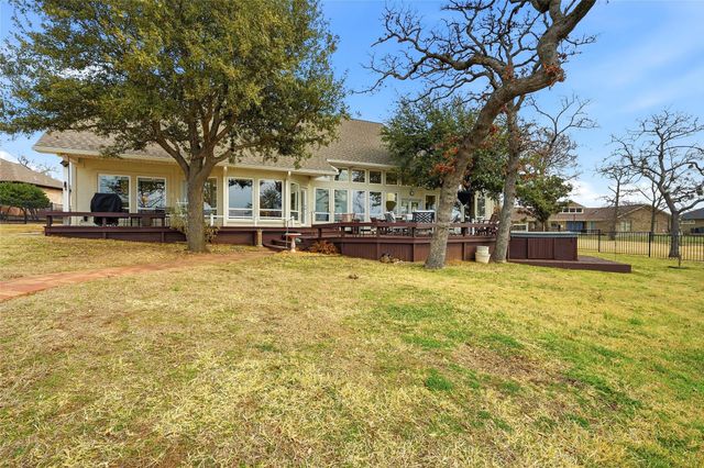 143 Blackfoot Trail, Lake Kiowa, TX 76240