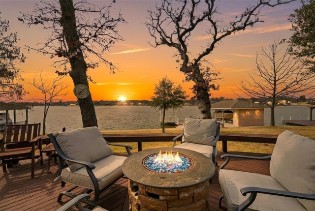 143 Blackfoot Trail, Lake Kiowa, TX 76240