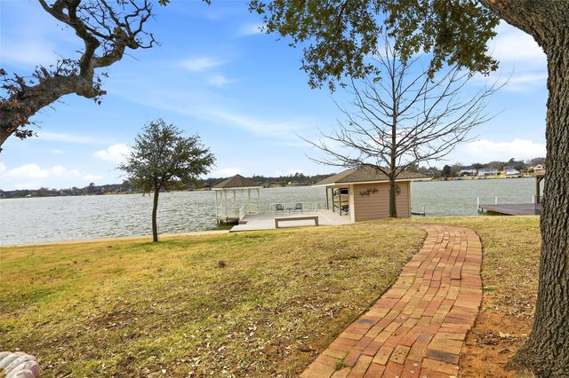 143 Blackfoot Trail, Lake Kiowa, TX 76240