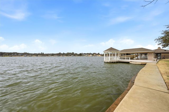 143 Blackfoot Trail, Lake Kiowa, TX 76240