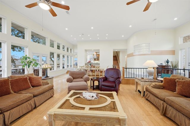 143 Blackfoot Trail, Lake Kiowa, TX 76240