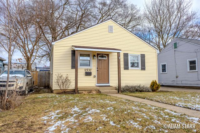 1537 Whiting Street SW, Wyoming, MI 49509