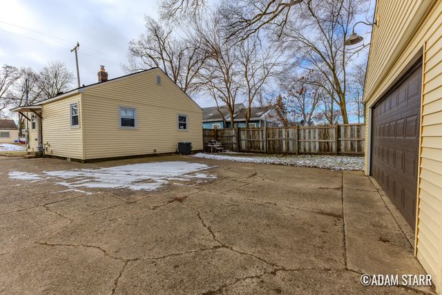 1537 Whiting Street SW, Wyoming, MI 49509