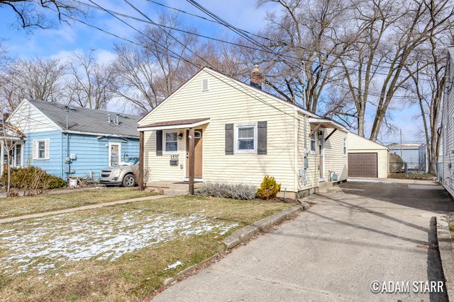 1537 Whiting Street SW, Wyoming, MI 49509