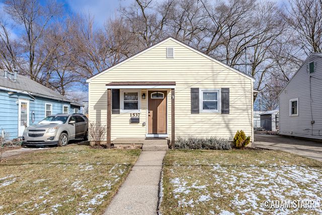 1537 Whiting Street SW, Wyoming, MI 49509