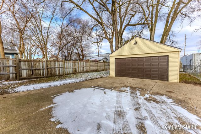 1537 Whiting Street SW, Wyoming, MI 49509