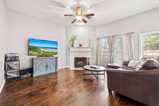 861 Pinnacle Circle, Lewisville, TX 75077