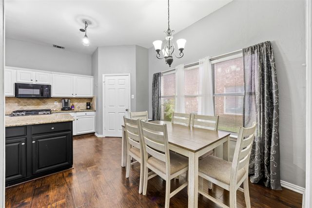 861 Pinnacle Circle, Lewisville, TX 75077