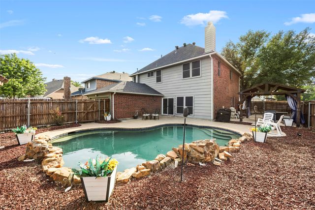 861 Pinnacle Circle, Lewisville, TX 75077
