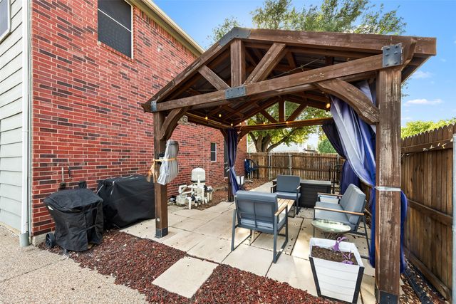 861 Pinnacle Circle, Lewisville, TX 75077