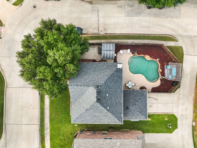 861 Pinnacle Circle, Lewisville, TX 75077