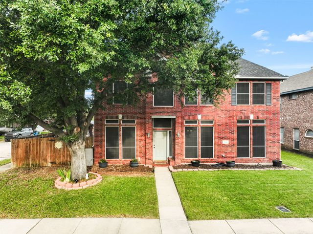 861 Pinnacle Circle, Lewisville, TX 75077