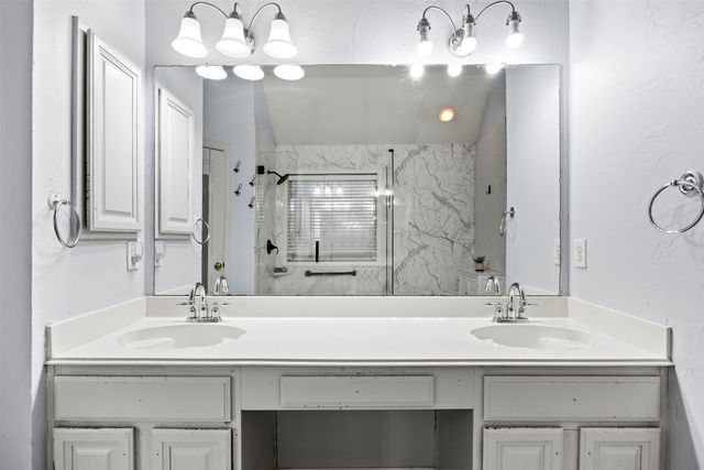 861 Pinnacle Circle, Lewisville, TX 75077